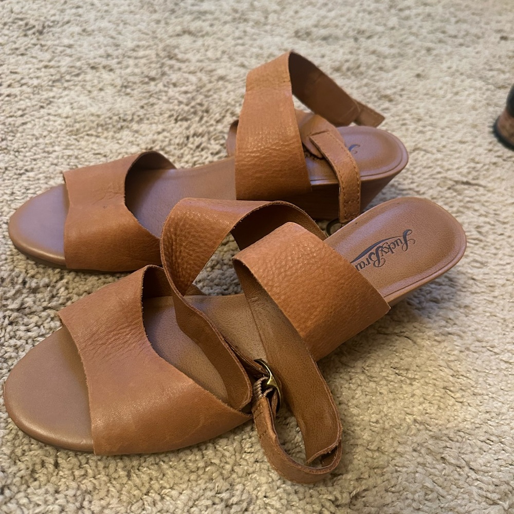 Lucky Brand Tan Leather Sandals Size 9.5 NEW